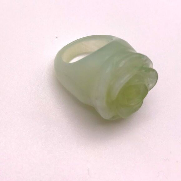 Resin Acrylic Jade Floral Ring - Picture 1 of 3